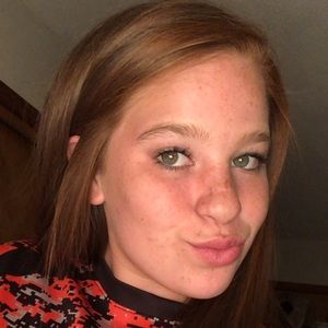 Meet this addicted posher, Aly!😉